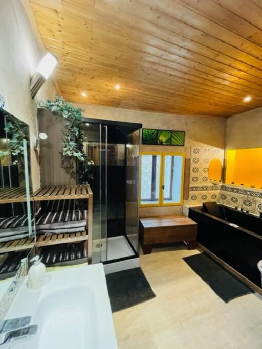 Maison De Village, Jacuzzi, Salle Cinema Valencin Esterno foto